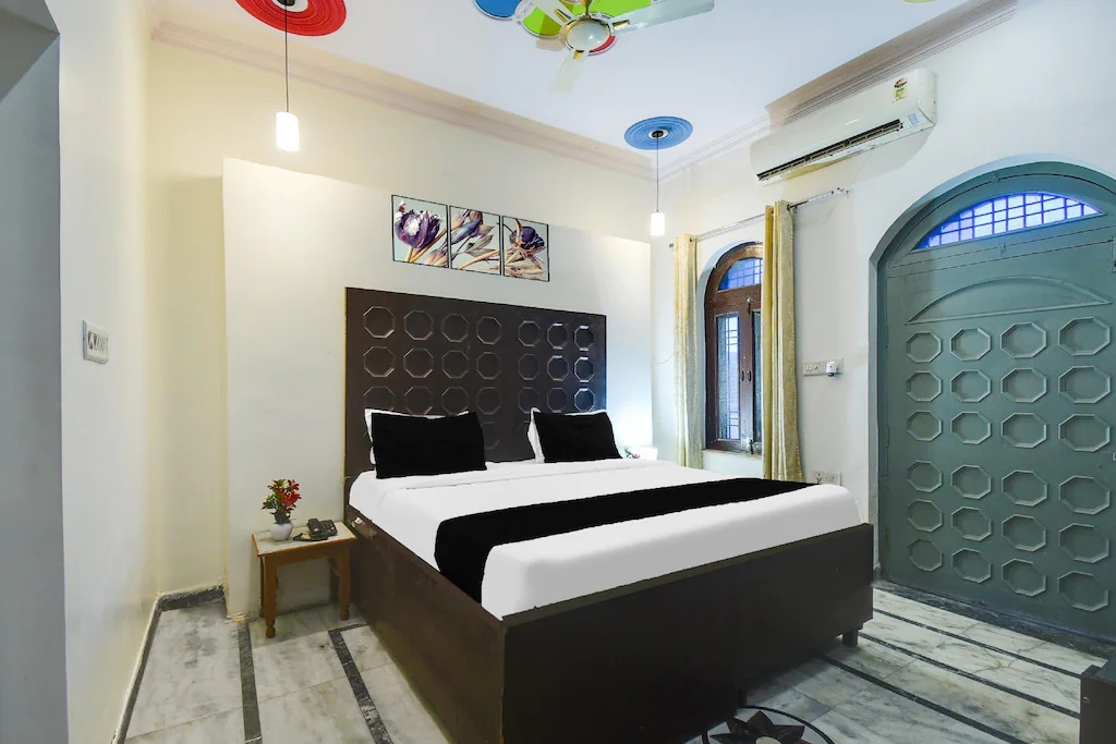 Deluxe Couple Room 105