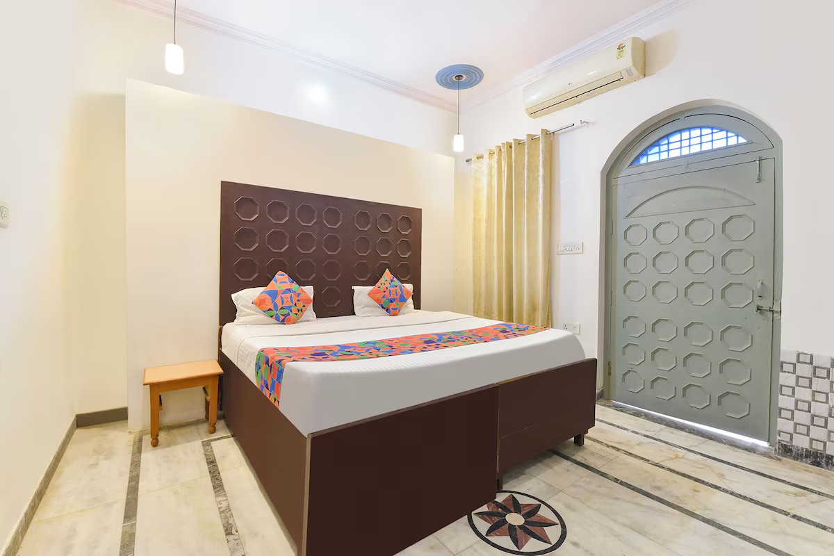 Deluxe Couple Room 105