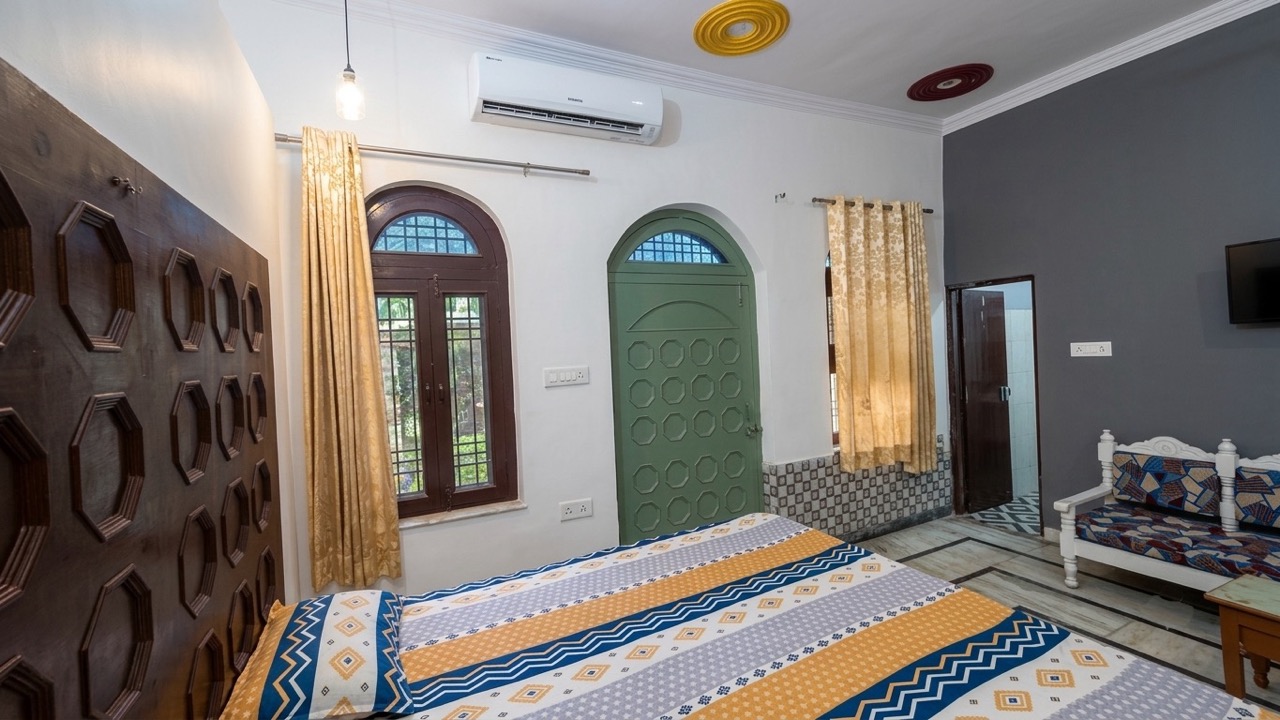Deluxe Couple Room 105
