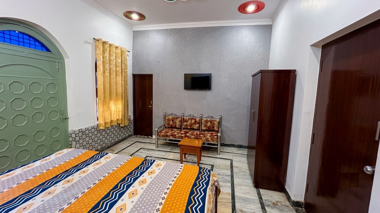 Deluxe Couple Room 105