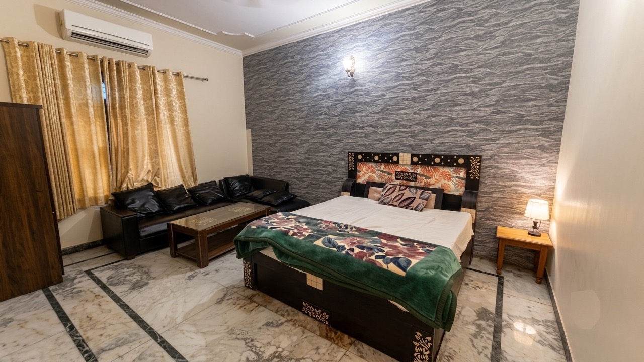 Deluxe Couple Room 106